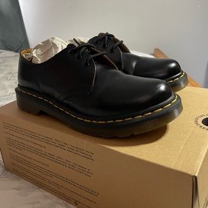 Dr. Martens Oxford: women’s size US9